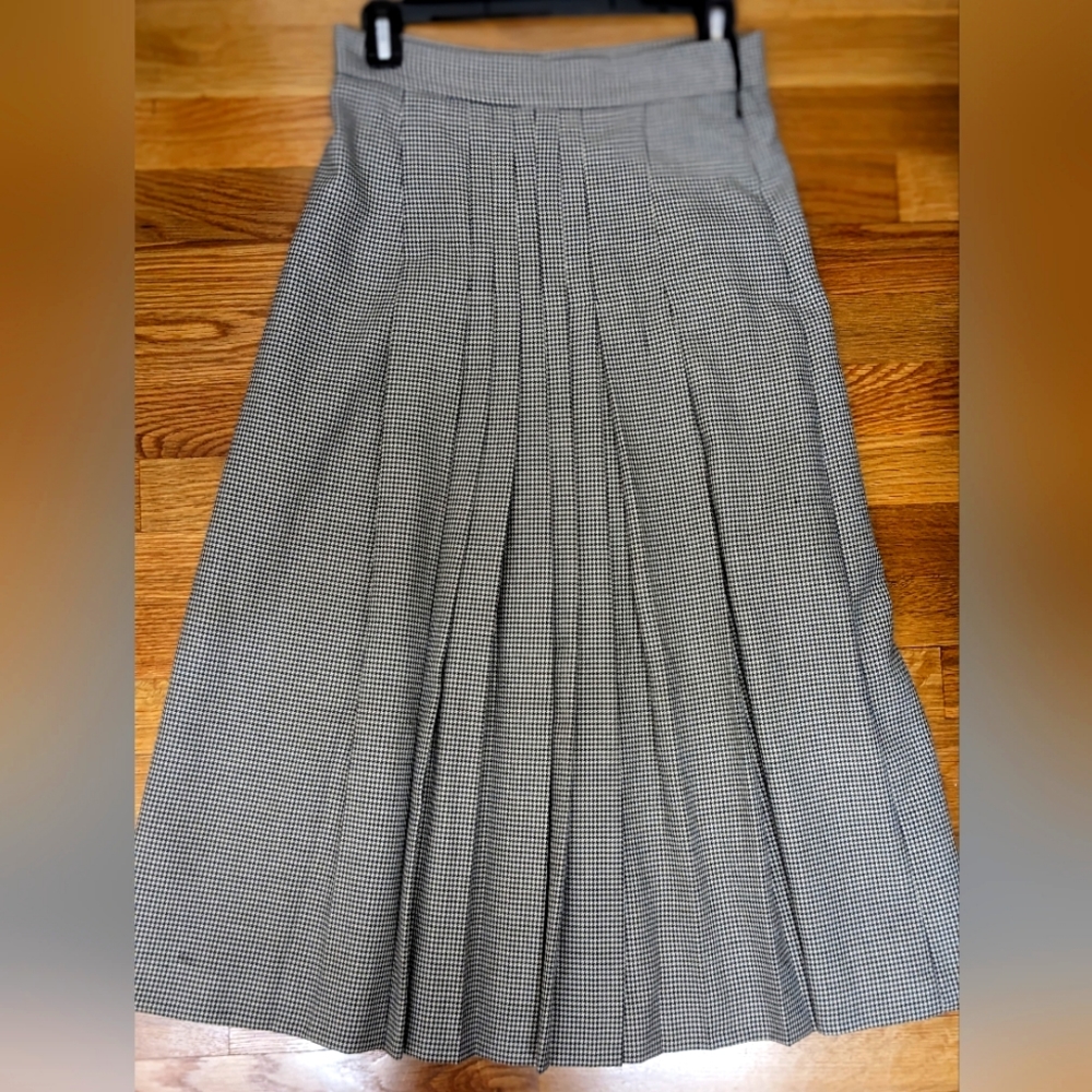 Zara XS skirt -Only worn once